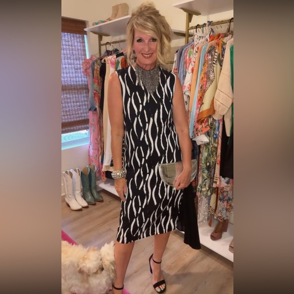 Abstractct Print Dress - Picture 5 of 12